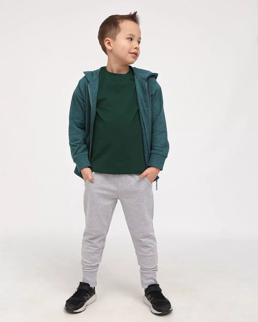 Трикотажні джогери для хлопчика, колір СВІТЛО-СІРИЙ меланж - фото